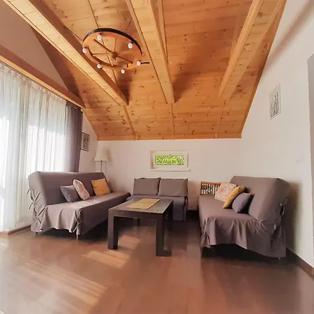 Dom Nad Jeziorem Lasmiady Country house *